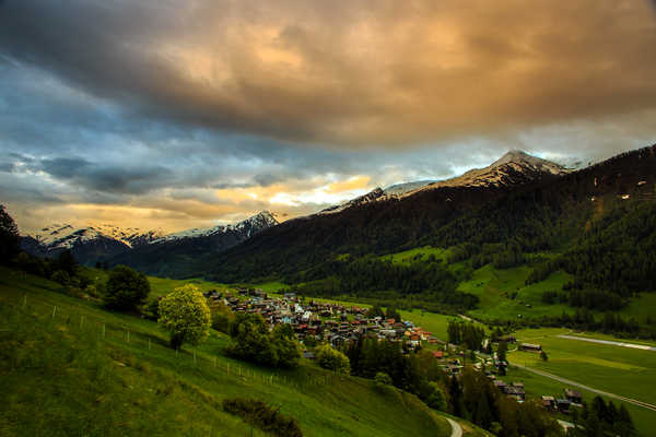 Poster Pemandangan Gunung Switzerland Scenery Mountains Houses Fields 1Z