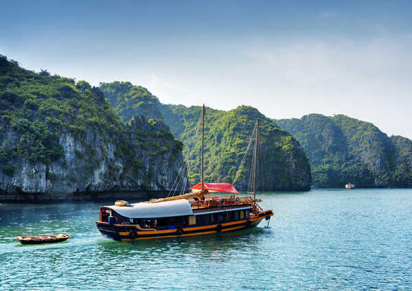 poster gunung Vietnam Mountains Ships Boats Halong Bay Bay Crag 1Z