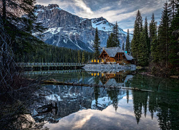 poster pemandangan alam gunung Canada Parks Lake Houses Mountains Emerald Lake 1Z